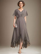 A-Linien-Kleid aus Chiffon mit asymmetrischem V-Ausschnitt und Spitze für die Mutter der Braut mit Falten