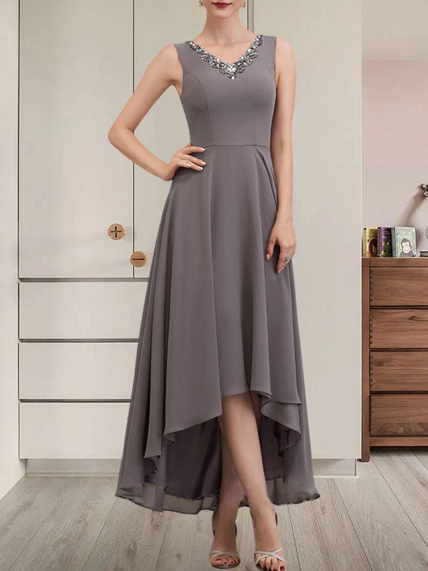 A-Linien-Kleid aus Chiffon mit V-Ausschnitt, asymmetrischem Muster und Perlen- und Paillettenbesatz für die Mutter der Braut