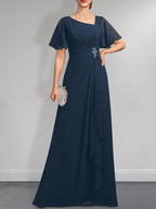 A-Linien-Kleid aus Chiffon in Bodenlänge mit asymmetrischem Schnitt, plissiert und mit Pailletten und Perlenstickerei