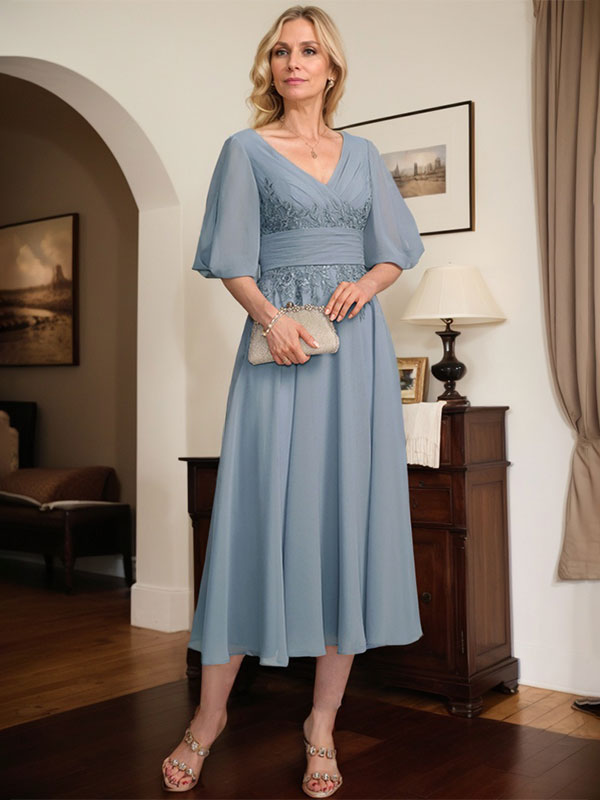 A-Linien-Kleid aus Chiffon mit V-Ausschnitt und Teelänge für die Mutter der Braut mit Falten