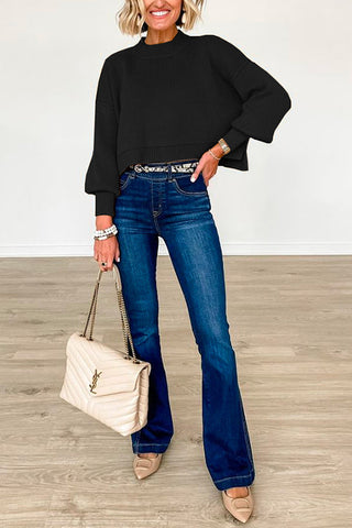 Kurzer Strickpullover mit Rundhalsausschnitt und seitlichem Schlitz