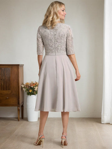 A-Linien-Kleid aus Chiffon mit Rundhalsausschnitt und knielangem Schnitt – das perfekte Kleid für die Mutter der Braut