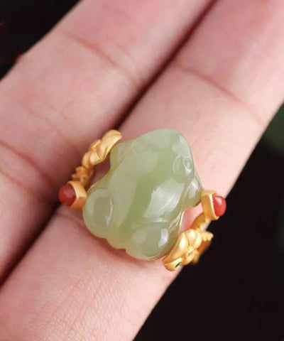 Edler grüner Sterlingsilber-Overgild-Jade-Ring mit mythischem Wildtier 