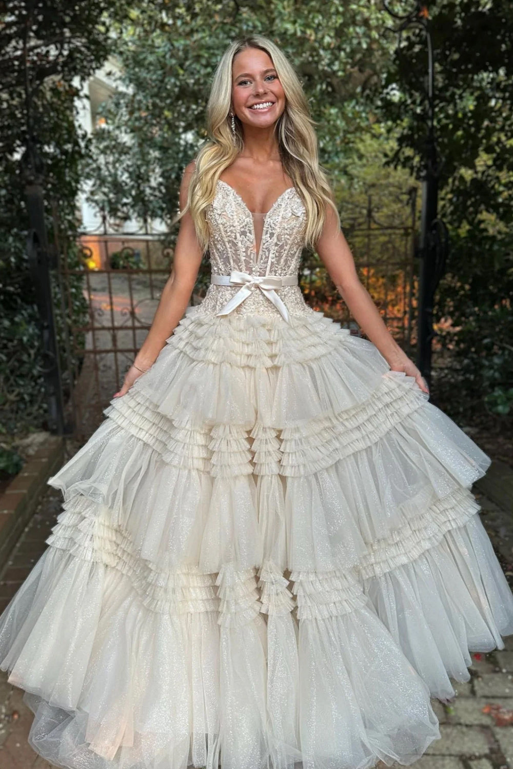 Prinzessinnen-Abendkleid in A-Linie, schulterfrei, elfenbeinfarben, lang, mit Rüschen