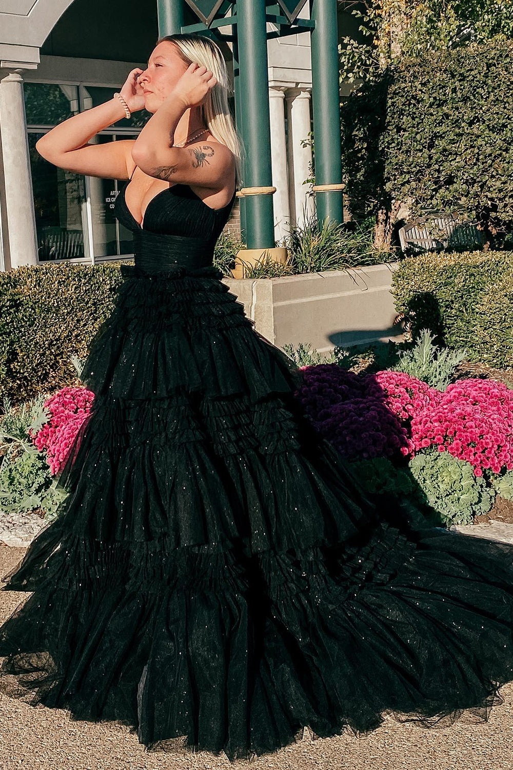 Vestido de fiesta largo rosa con tirantes finos y corte en A y abertura