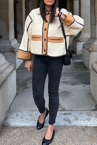 Langärmliger Baumwollmantel mit kontrastierenden Taschen und Knöpfen 