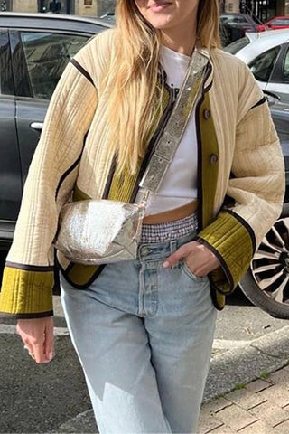 Langärmliger Baumwollmantel mit kontrastierenden Taschen und Knöpfen 