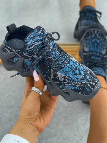 Atmungsaktive Sneakers aus Strick mit Schnürung 