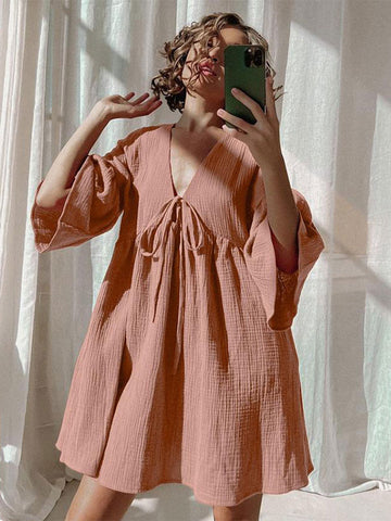Vestido bohemio con escote en V, mangas con volantes y cinturón para playa de verano 