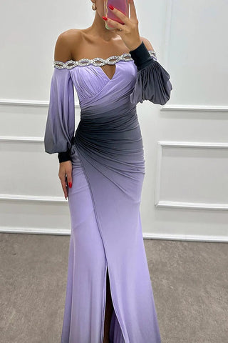 Vestido largo Julieta con escote barco, hombros descubiertos, abertura y detalle de gemas con estampado degradado