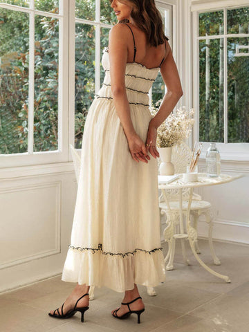 Elegante vestido de patchwork con tirantes y hombros descubiertos 