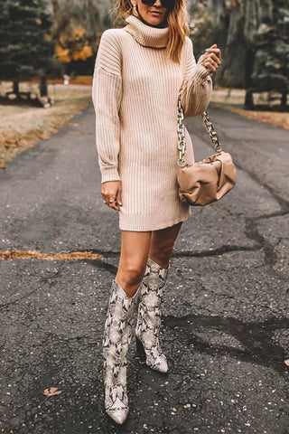 Vestido tipo suéter de punto acanalado con mangas largas y cuello alto