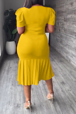 Vestido midi plisado de moda con cuello redondo, manga corta y falda a la cadera