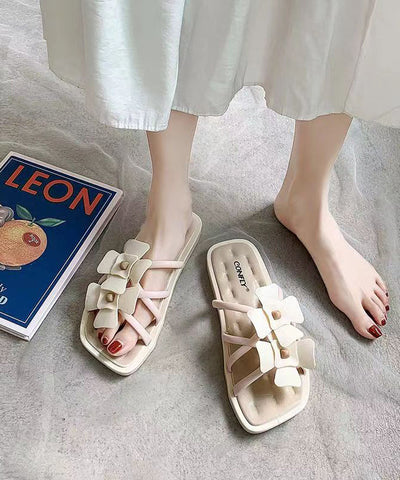 Sandalias rosas elegantes con diseño floral calado 
