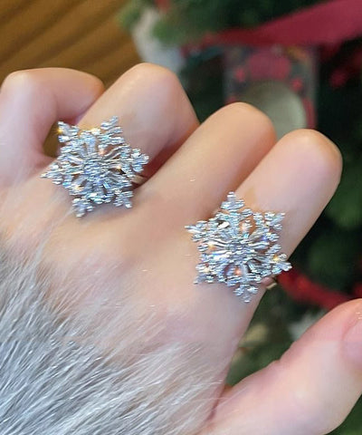 Elegante conjunto de dos anillos de copo de nieve de cobre y circonita 