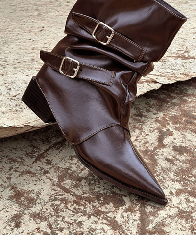 Schicke, klobige Stiefel mit spitzer Zehenpartie aus schwarzem Kunstleder 