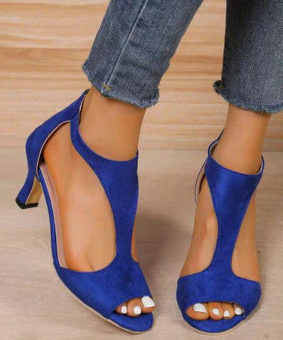 Sandalias rojas de tacón alto de gamuza suave con empalme y punta abierta ahuecada 