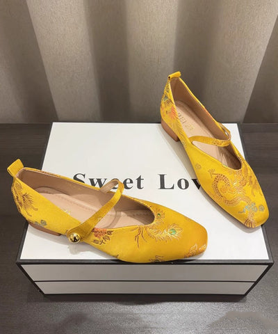 Gelbe Stickerei Schnalle Riemen Neue chinesische Schuhe mit klobigem Absatz 