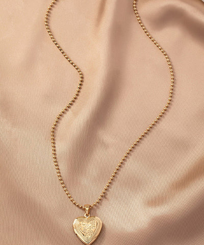 Elegante collar con colgante de amor en plata de ley dorada 