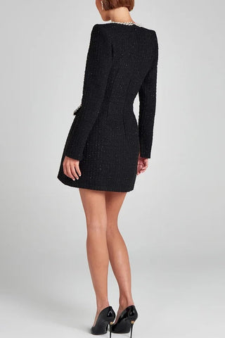 Minivestido femenino y glamoroso de tweed con ribete de perlas, mangas largas con abertura y bolsillos 