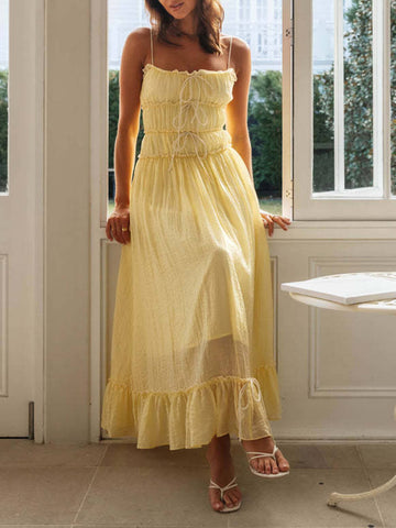 Elegante vestido de patchwork con tirantes y hombros descubiertos 