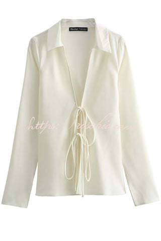 Edith – Lockere Bluse mit Leopardenmuster und Schnürung vorne 