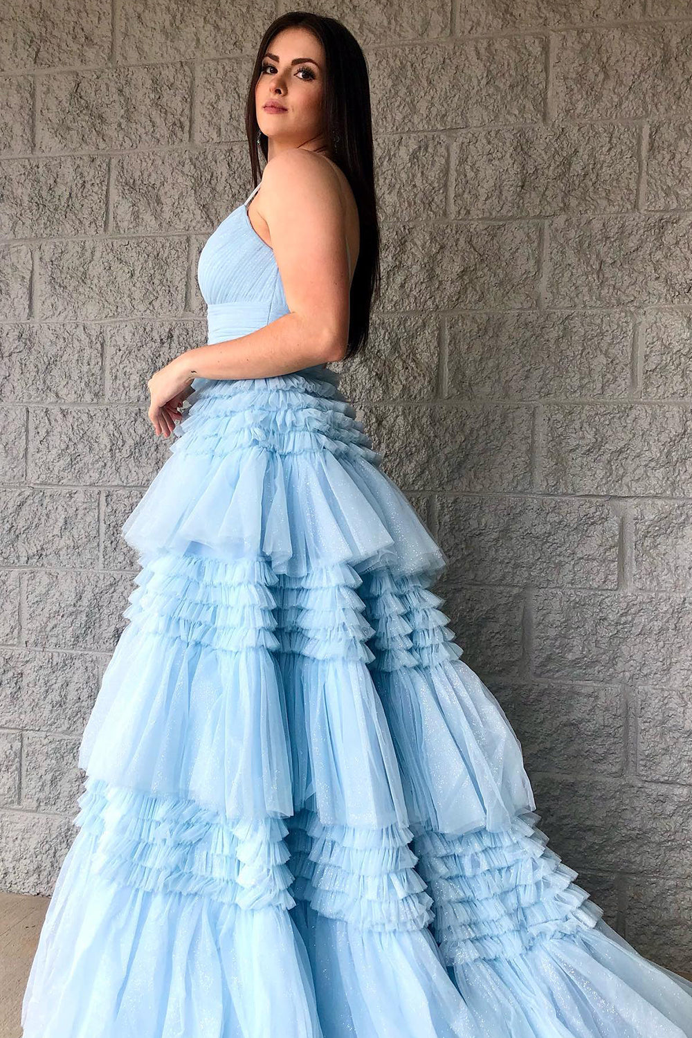 Vestido de fiesta largo rosa con tirantes finos y corte en A y abertura