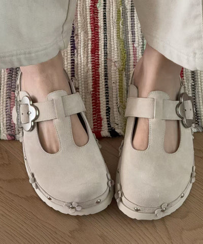 Lässige Plateau-Sandalen aus khakifarbenem Kunstleder mit Spleiß 