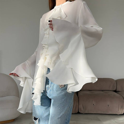 Bluse aus transparentem Chiffon mit Rundhalsausschnitt, Glockenärmeln und Wasserfall-Rüschen 
