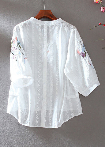 Camisa blanca sencilla con cuello en V, bordada, diseño bajo y alto, con mangas tipo brazalete 