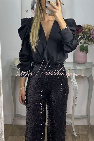 Perfectly Adored – Satinbluse mit überkreuztem Ausschnitt und Puffärmeln 
