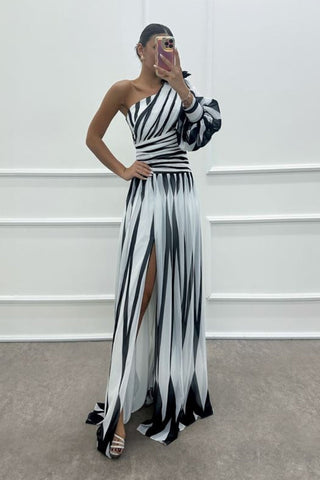 Vestido con diseño estampado de rosas y un solo hombro