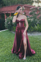 A-Linien-Maxikleid mit trägerlosem Satin-Korsett-Ausschnitt und integriertem BH-Schlitz