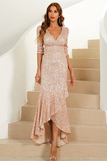 Champagnerfarbenes Pailletten-Abendkleid im Meerjungfrauenstil mit V-Ausschnitt