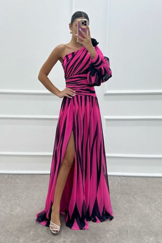 Vestido con diseño estampado de rosas y un solo hombro