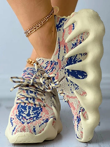 Atmungsaktive Sneakers aus Strick mit Schnürung 