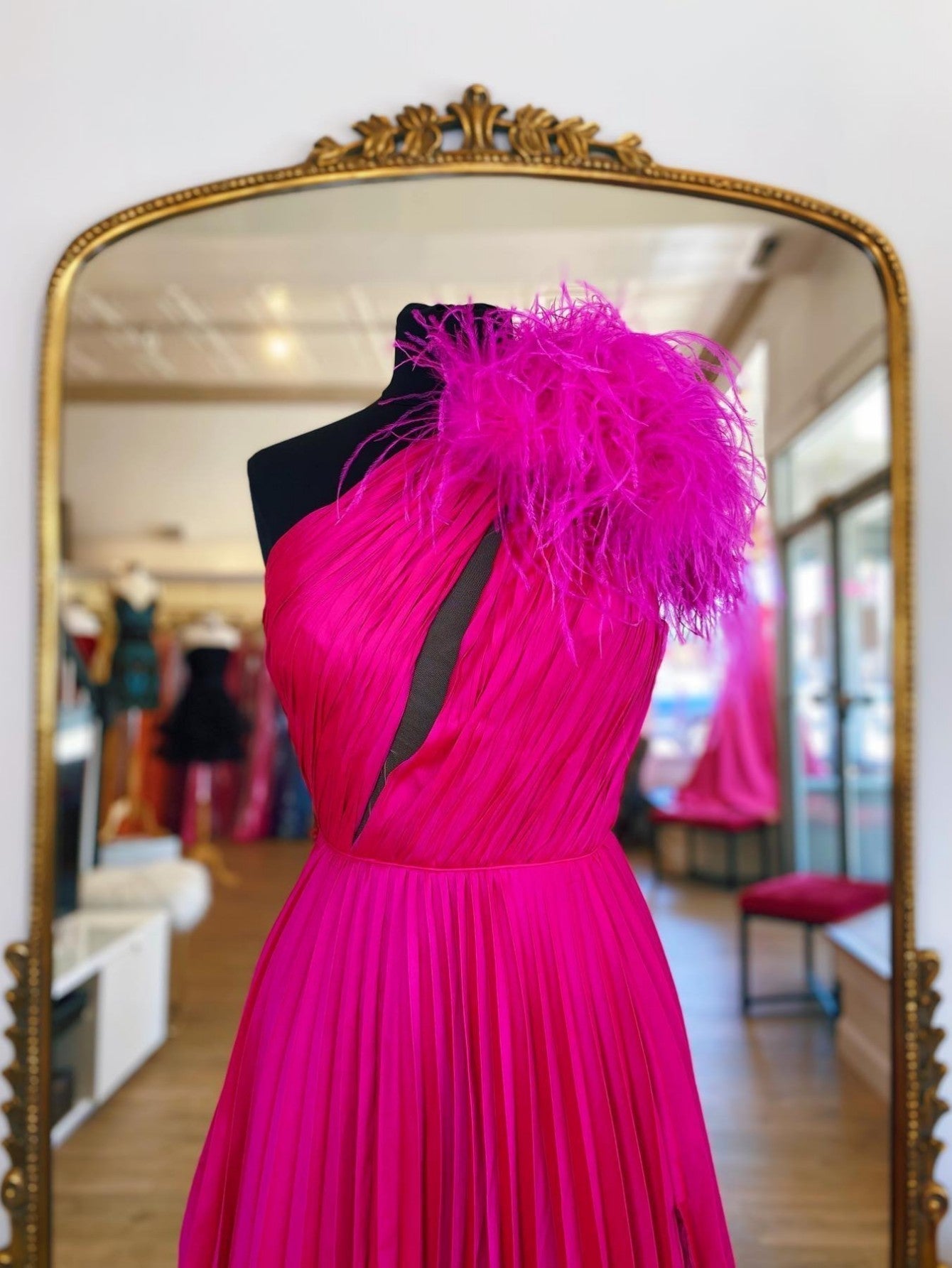 Vestido de fiesta de tafetán con un solo hombro y corte en A plisado