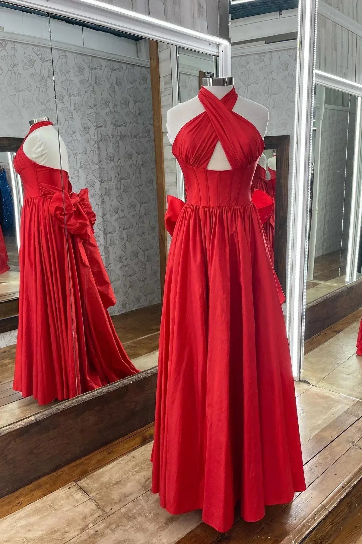 Vestido de noche largo con línea A y cuello halter de tafetán con lazo