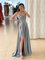 Vestido de fiesta largo verde claro con tirantes finos y corte en A