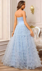 Elegante vestido de gala sin tirantes con corsé hasta el suelo