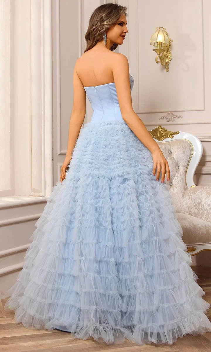 Elegante vestido de gala sin tirantes con corsé hasta el suelo