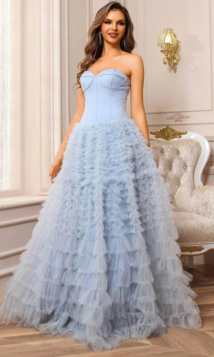 Elegante vestido de gala sin tirantes con corsé hasta el suelo