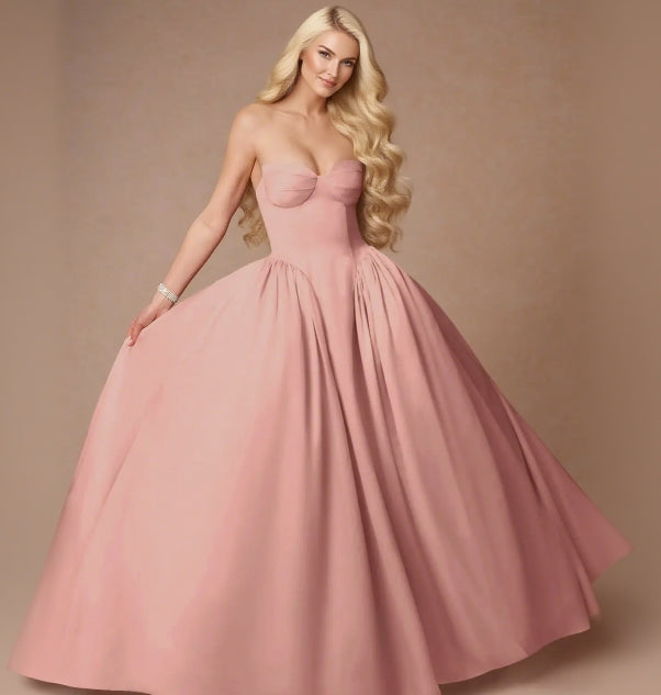 Elegante vestido de gala con tirantes finos, sin mangas y estilo bandeau