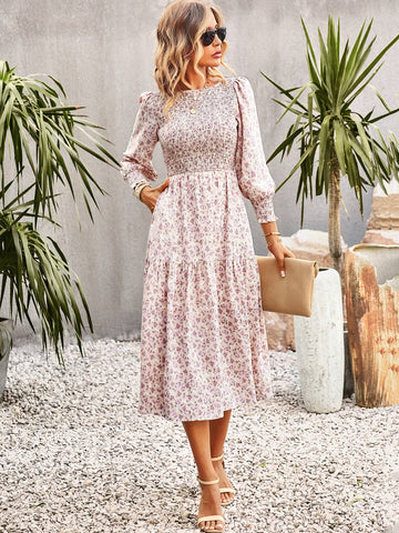 Vestido midi informal de manga larga con cuello joya y estampado floral 