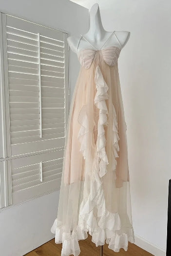 Vestido de fiesta romántico de corte A con tirantes finos, sin mangas, de tul y volantes.