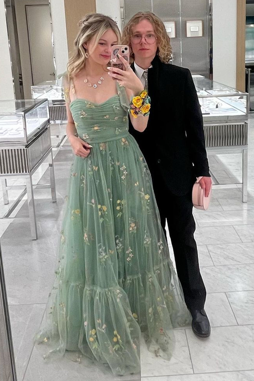 Langes, schulterfreies A-Linien-Abendkleid mit Stickerei