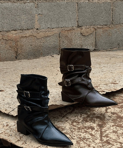 Schicke, klobige Stiefel mit spitzer Zehenpartie aus schwarzem Kunstleder 