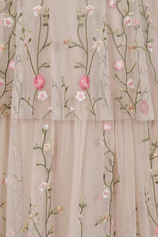 Vestido midi con bordado floral 