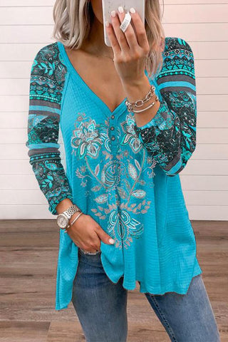 Camiseta Meridress con cuello en V, botones vintage y estampado