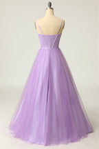 Vestido de fiesta largo morado claro con tirantes finos y corte en A